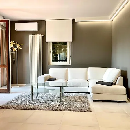 Elegant & Comfortable Modern With Swimming Pool Casa vacanze