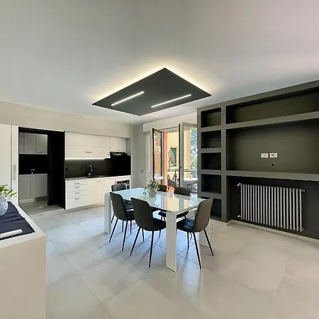 Nyaraló Elegant & Comfortable Modern With Swimming Pool