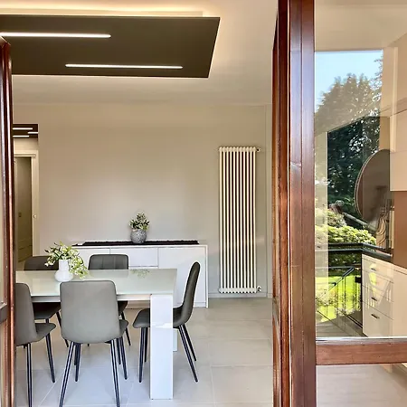 Σπίτι διακοπών Elegant & Comfortable Modern With Swimming Pool Στρέσα