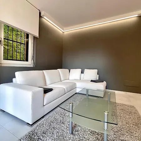 Elegant & Comfortable Modern With Swimming Pool Dom wakacyjny Stresa