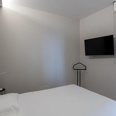 Elegant & Comfortable Modern With Swimming Pool Stresa