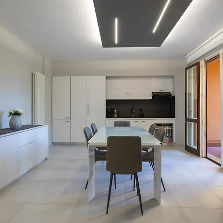 Dom wakacyjny Elegant & Comfortable Modern With Swimming Pool