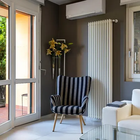 Dom wakacyjny Elegant & Comfortable Modern With Swimming Pool Stresa
