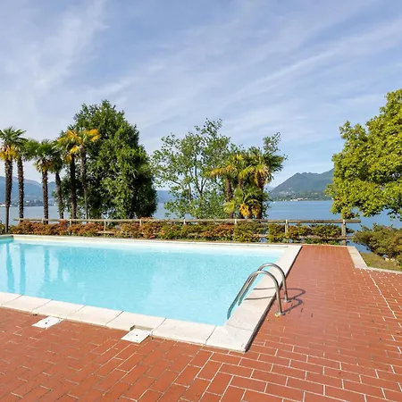 Elegant & Comfortable Modern With Swimming Pool Stresa
