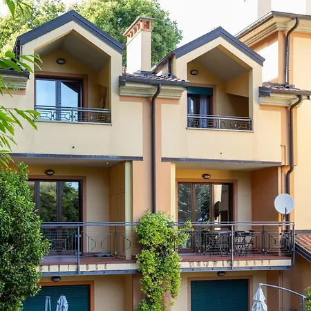 Elegant & Comfortable Modern With Swimming Pool Dom wakacyjny Stresa