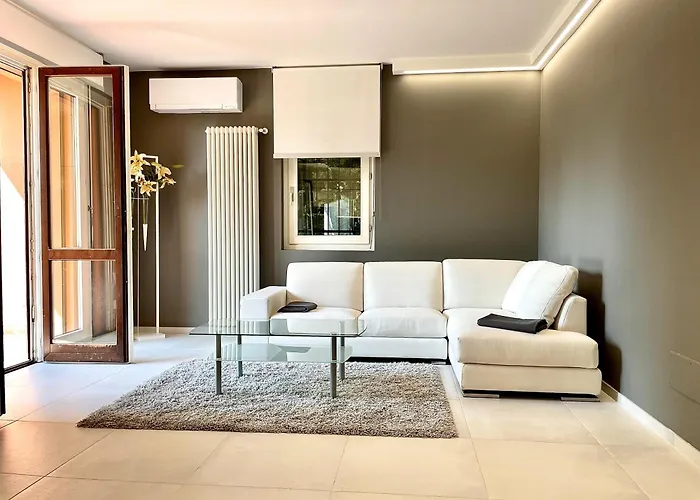 Elegant & Comfortable Modern With Swimming Pool Сasa de vacaciones