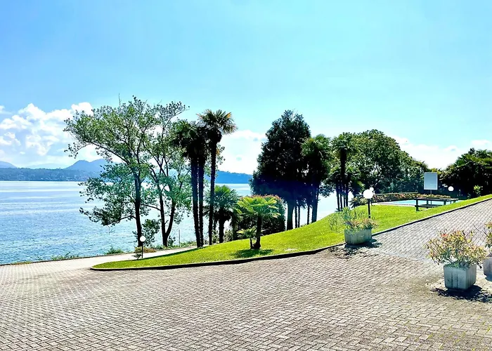 Сasa de vacaciones Elegant & Comfortable Modern With Swimming Pool Stresa