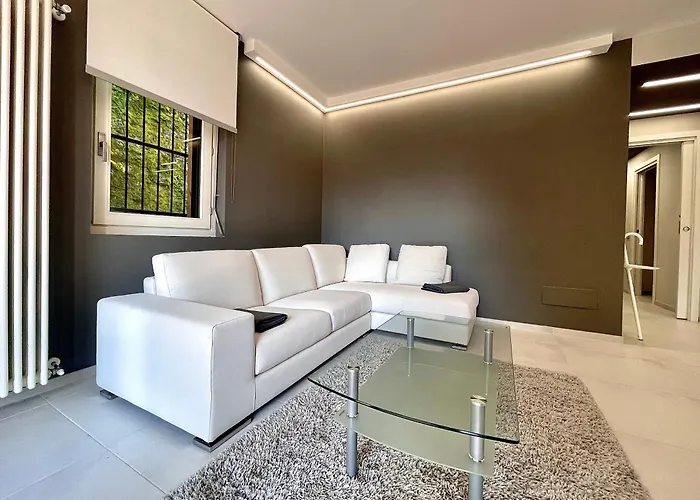 Elegant & Comfortable Modern With Swimming Pool Сasa de vacaciones Stresa
