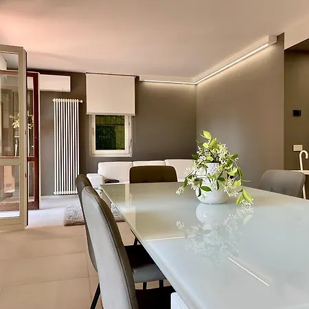 Elegant & Comfortable Modern With Swimming Pool